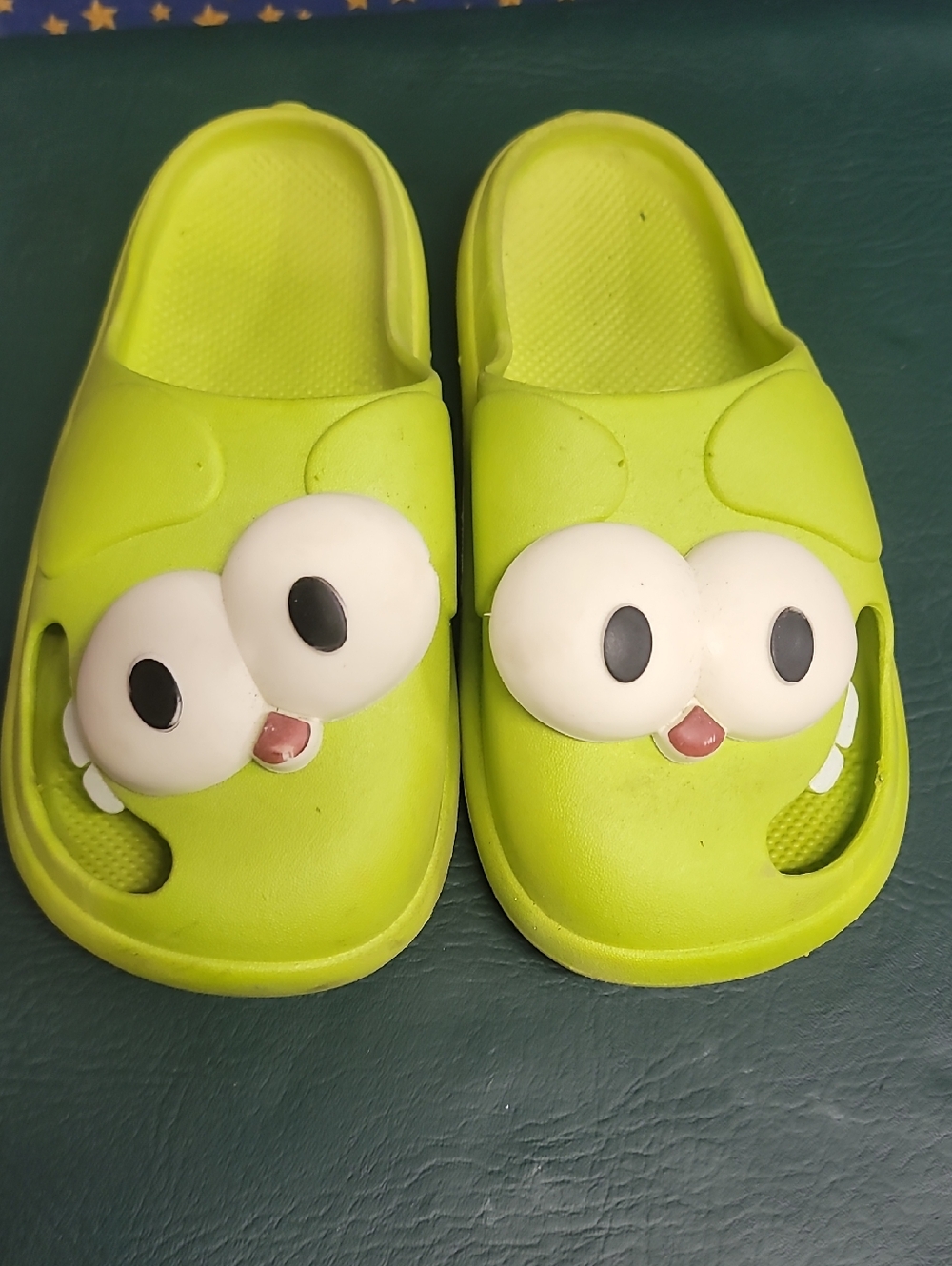 Kids' Fun Eye Character Slip-On Sandals - Lime Green - Picture 1 of 3